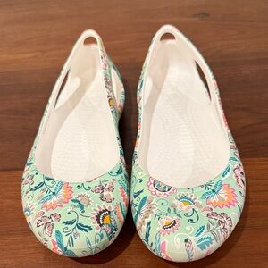 Vera Bradley CROCS Floral Print Women's Flats - Green and Pink